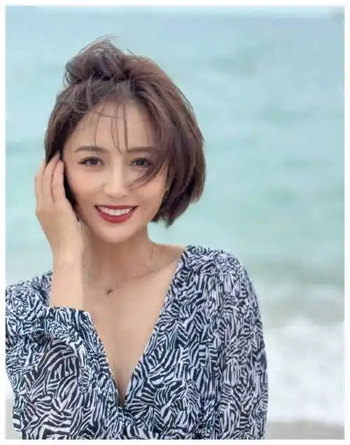 佟丽娅甜美庆情人节,少女般窈窕美貌,甜笑动人!_魅力_观众们_身材