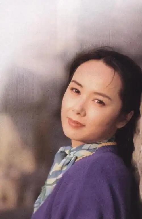 蒋雯丽青涩旧照好惊艳眼神清纯灵动太有气质了