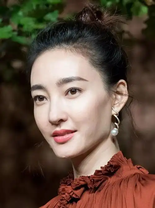 素颜女神的王丽坤,感觉女明星真的实惨,这跟镜头直接_圈子-新氧美容整