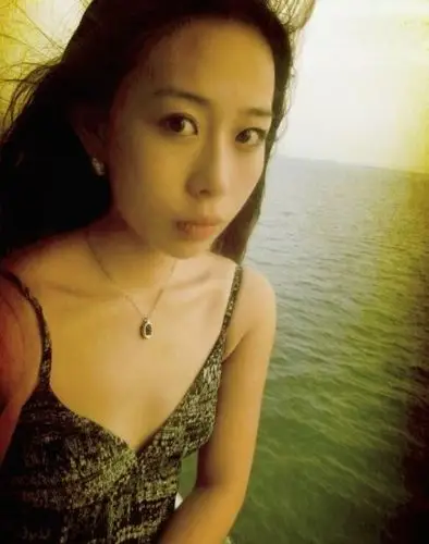 平胸大赛网络走红 胸前坦荡荡的萌妹子们(组图)