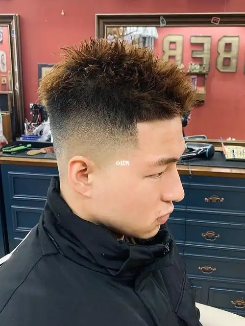 帅气男生短发短前刺发型短碎发