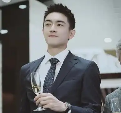 有一种反差萌叫林更新,寸头a到爆,羊毛卷嫩回美少年