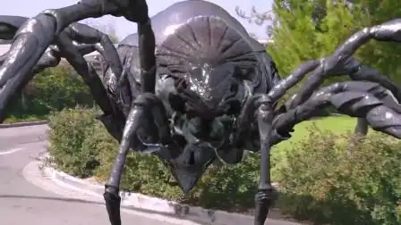 影视:美国城市公园出现巨型变异蜘蛛,见人就吃,场面相当恐怖!