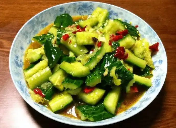 凉拌黄瓜很多人第1步就错了难怪不好吃教你2招爽脆又入味