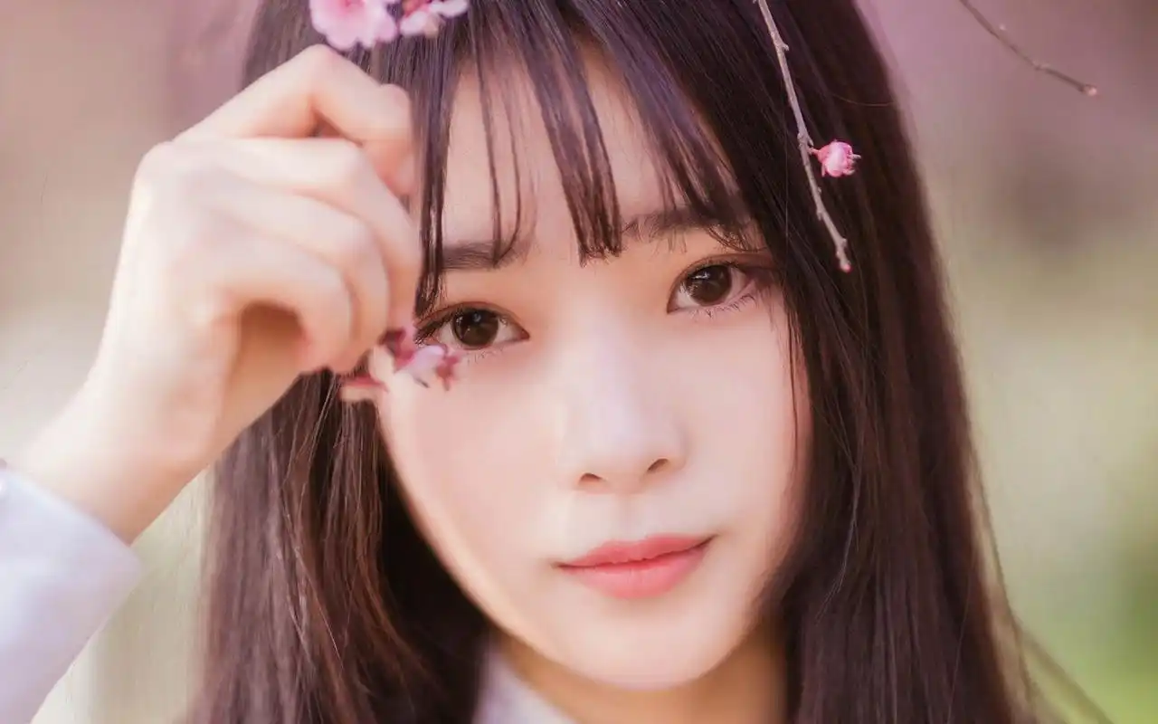 首页 桌面壁纸 文艺美女桃林漫步高清唯美写真壁纸上一张下一张查看