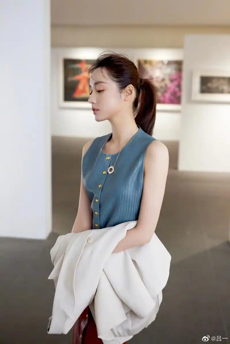 热爱瑜伽的吕一,素颜也美丽