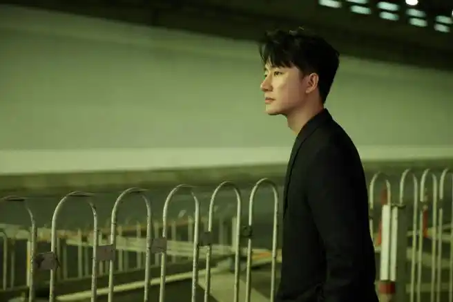 黄轩这套照片比昨天那个杂志拍得好太多了有些杂志的审美真的