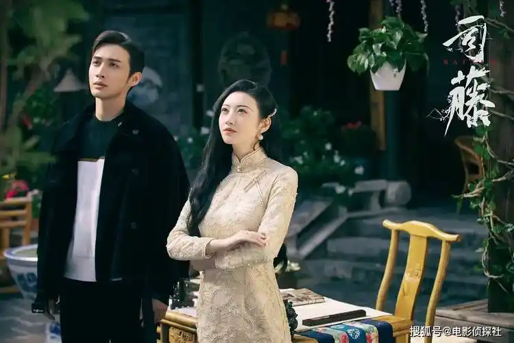 这一知情人士的爆料更加印证了张彬彬和经纪人恋爱的事情,同时按照知