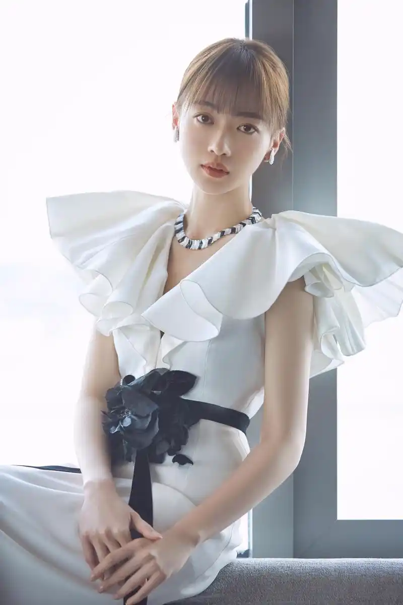 吴谨言发布新剧照,网友:魏璎珞的现代装比古装惊艳多了!