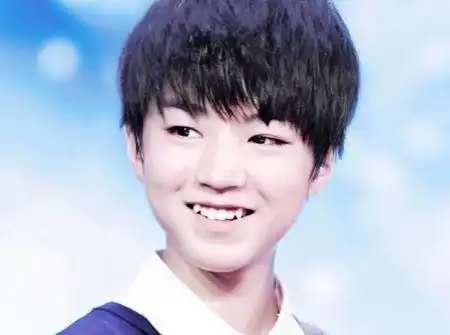 虎牙即尖牙,从门牙数第三颗牙齿.   那么,虎牙到底要不要矫正呢?