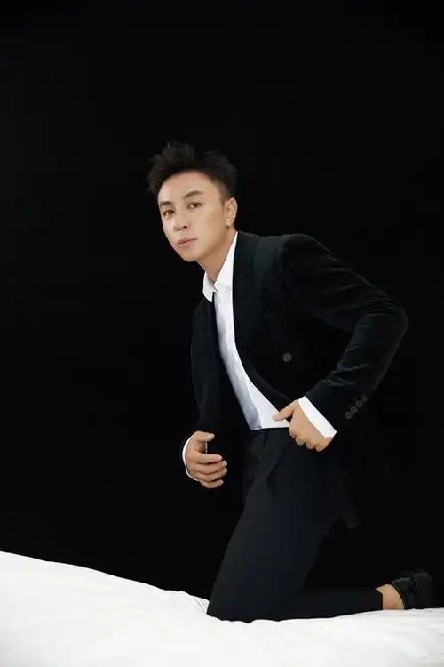 小师傅释小龙曝最新写真功夫气质厚积薄发