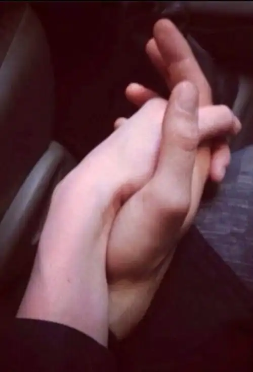 手牵手的爱情图片