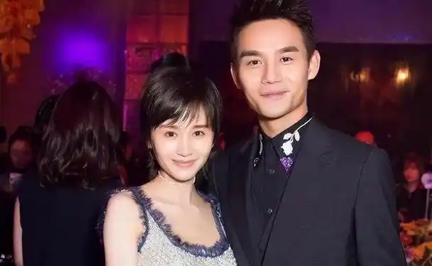 他和王凯的关系曾引发不少猜测,为了澄清传闻,蒋欣干脆删除了与王凯的