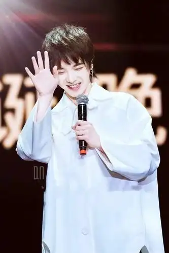 火星少年华晨宇,五年蜕变,不变的笑容,不一样的实力!