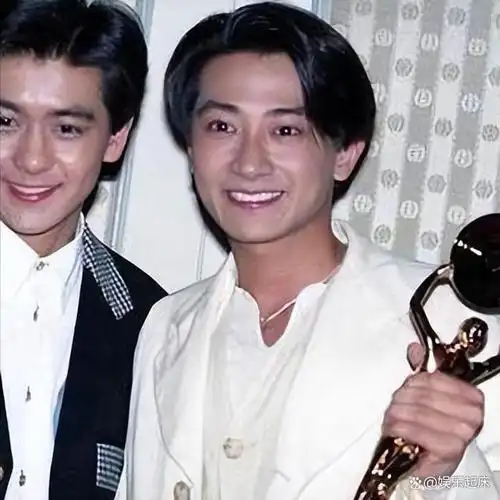 一亮相便被誉为"小林志颖",媒体曾将他与陈晓东,钟汉良,谢霆锋并称为"