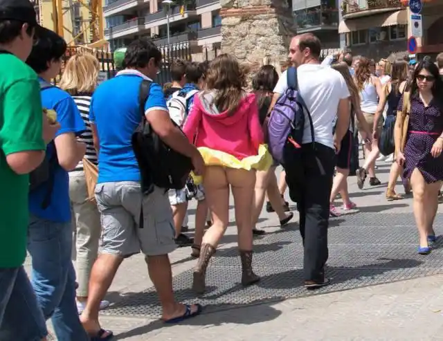 美女你的裙子飞起来了8