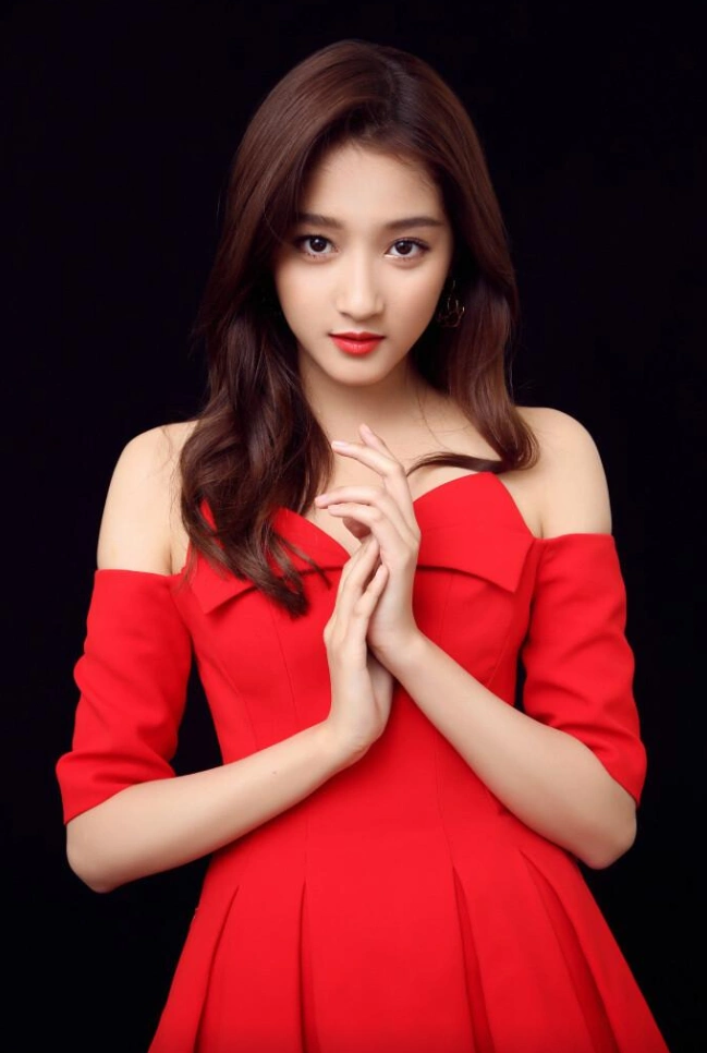 网曝关晓彤疑似延毕与王俊凯吴磊同演毕业大戏可信度并不高