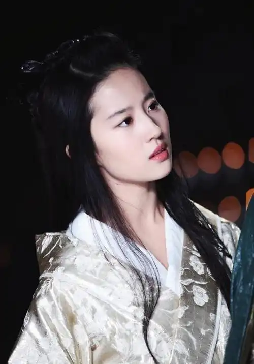 21年后,再看的刘亦菲的处境,才明白为啥金庸,胡歌会把她夸上天