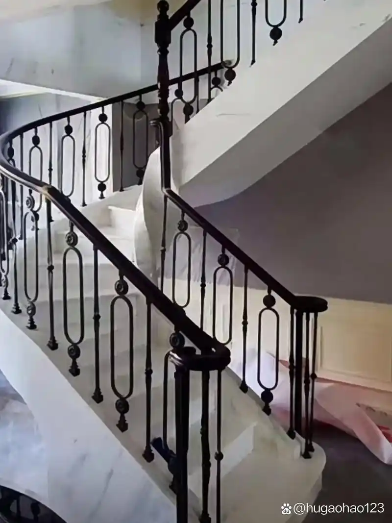 简约铁艺楼梯扶手