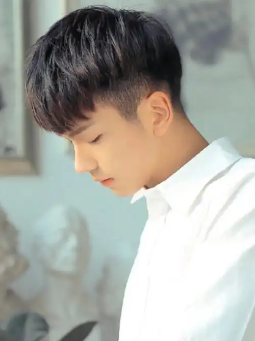 34岁陈伟霆还剪"盖盖头"?这款发型深受男生喜爱,减龄又帅气