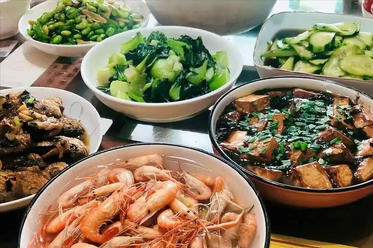 同事来家里吃饭,妻子做了7道菜招待,他却说:这是要让我减肥吗