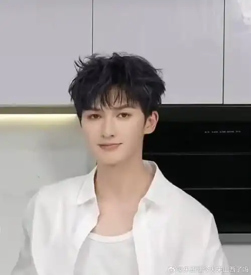 朱正廷超话96#朱正廷##朱正廷丘比品牌推荐官#    太可爱啦宝宝