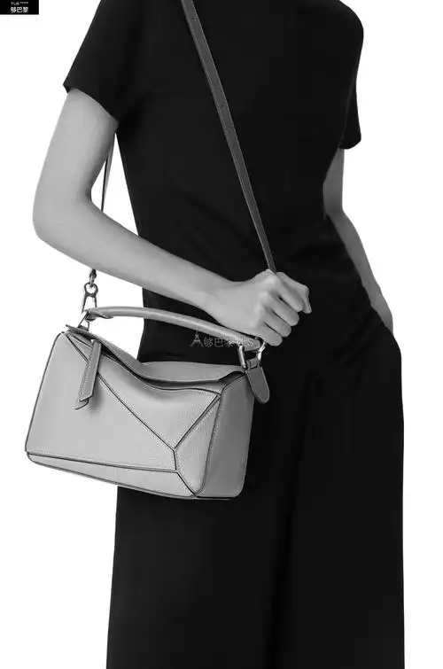 【包邮包税】 loewe罗意威 21年春夏 女士 手提包 小号柔软粒面牛皮革