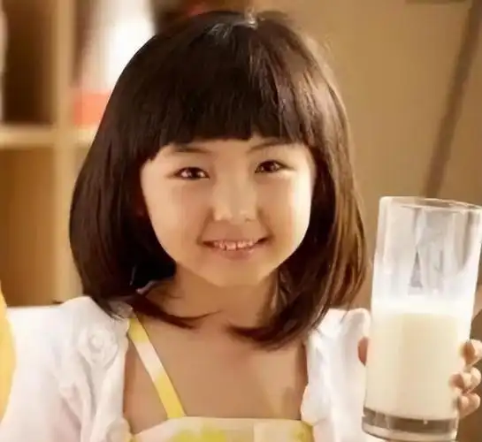 回顾张子枫成首位00后影后前途无量