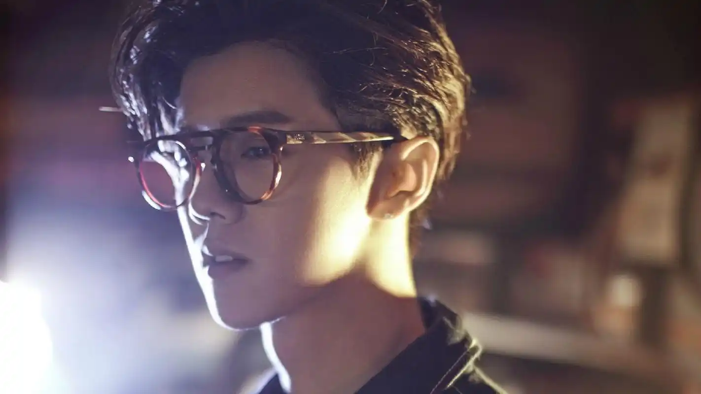 小鲜肉鹿晗帅气写真最新高清宽屏壁纸,分辨率:1920x1080