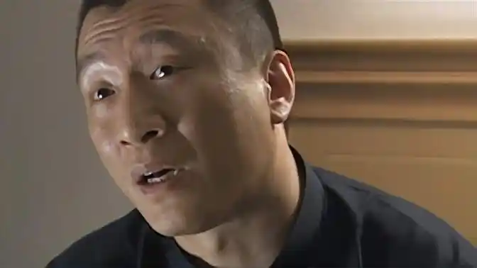 征服:刘华强不让小弟帮他报仇,拿出一沓钞票,让小弟好好过日子