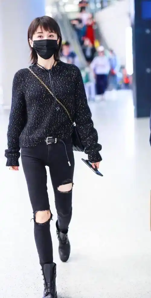 王子文气场太强,穿白色皮衣配牛仔裤真洋气,小个子快学_造型_身材