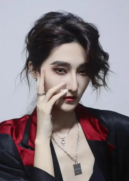 le  #高级设计  #outr  #outr  #项链推荐#outr  #gay模特@秣茴(mò