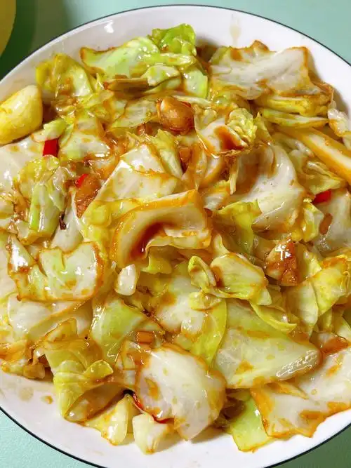 香辣开胃干煸手撕包菜脆爽可口,酸辣下饭,几分钟就能搞定,做法巨巨