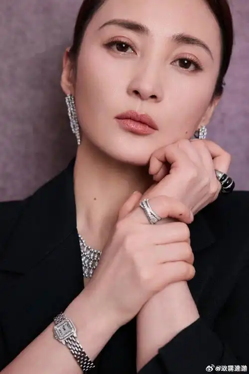 蒋勤勤哽咽发表荣誉感言##蒋勤勤最受传媒关注女主角