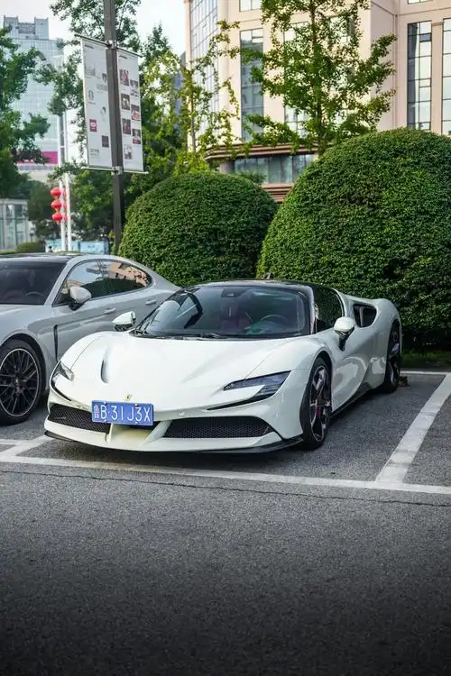 白色的法拉利sf90真的太漂亮了010101 #法拉利sf9 - 抖音