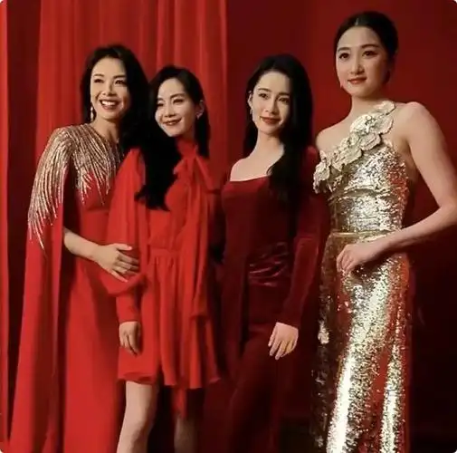 春晚后台镜头下的明星,堪比照妖镜,关晓彤发肿,辛芷蕾扛住了|唐嫣