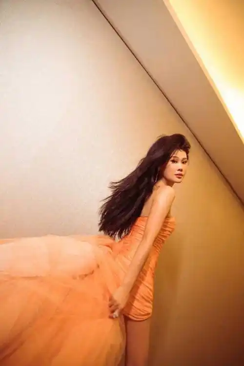 袁娅维参加活动,黄色抹胸短裙勾勒完美身材,可爱漂亮宛如小公主_照片