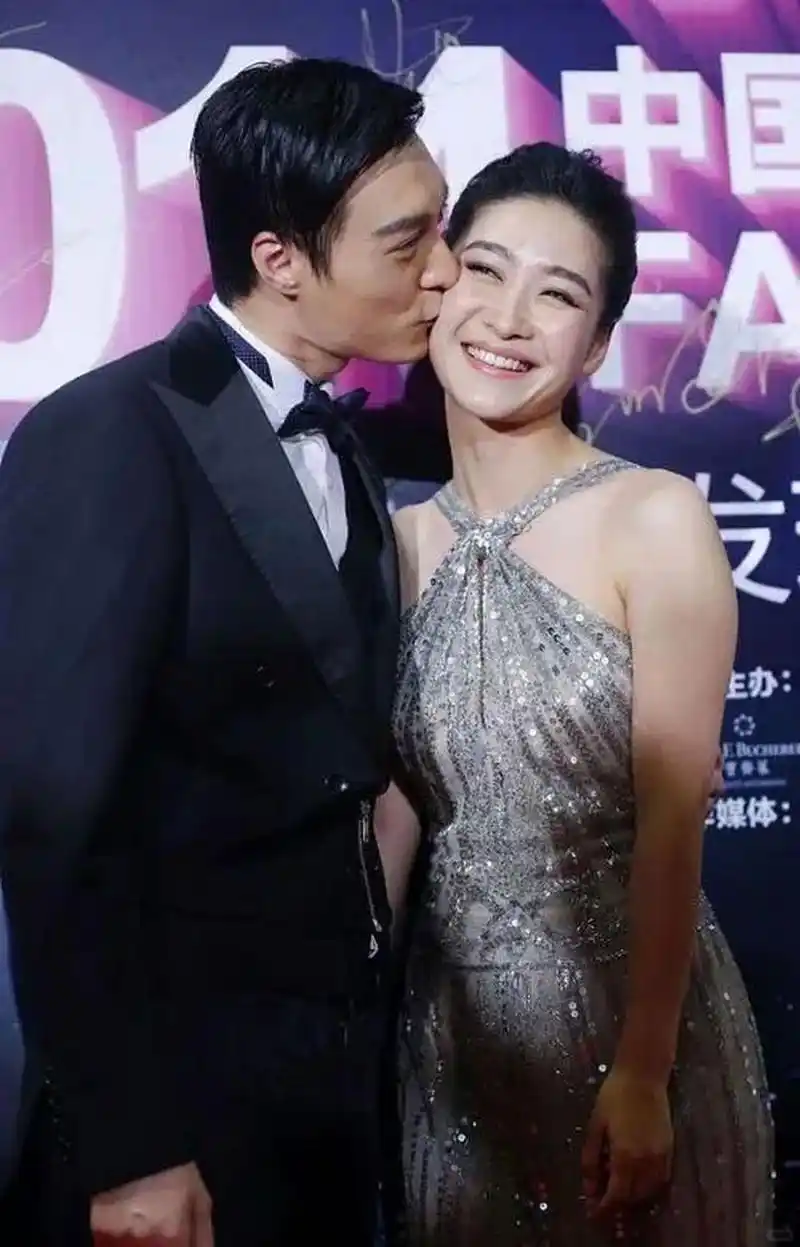 陶昕然夫妇:低调中的甜蜜与坚守  有一说一,陶昕然的老公何建泽,真的