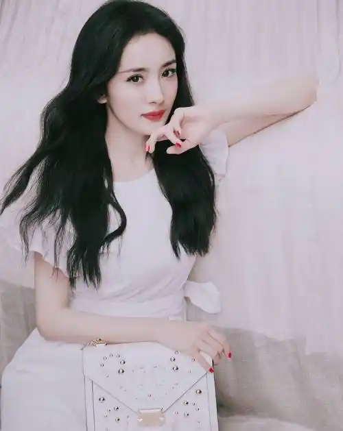 杨幂写真曝光,被网友称是黑历史,本人回应:不后悔,很欣赏_照片_刘恺威