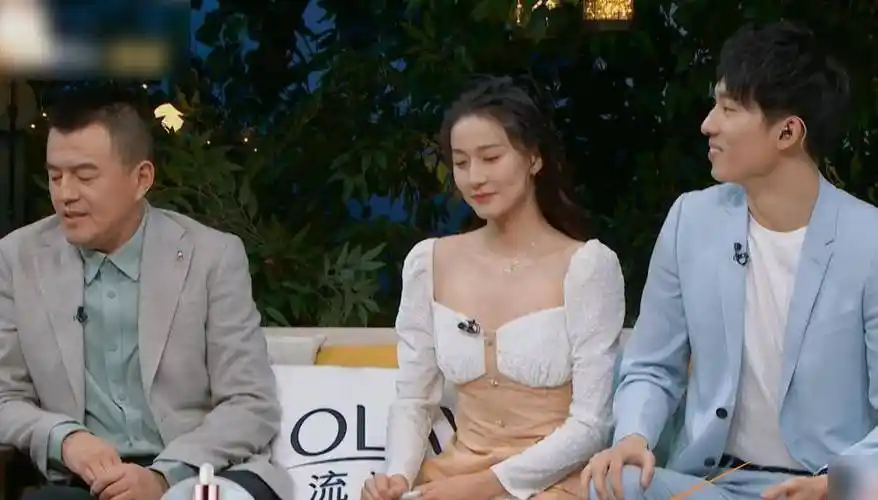 于家翊表示与张豆豆有私下见面,还互相表白,一旁张爸爸都听愣了_节目