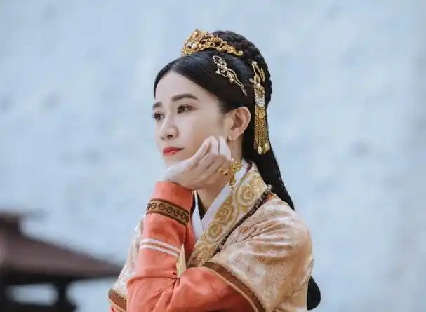 外祖母圣宗废后也是嫁给舅舅圣宗,母亲耶律燕哥还是嫁给舅舅萧绍宗,而