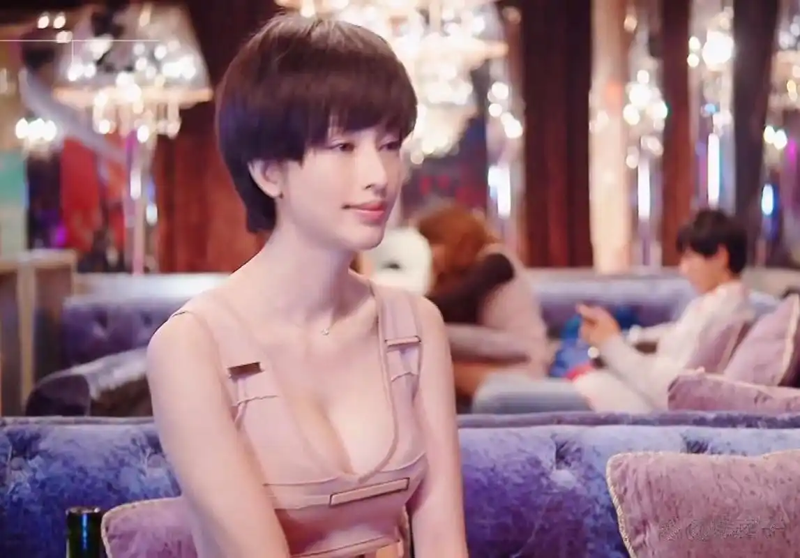 张俪的短发造型