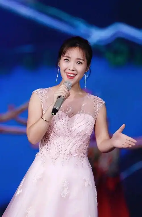 刀郎与徒弟云朵同居多年妻子心甘情愿他们的关系到底是怎样