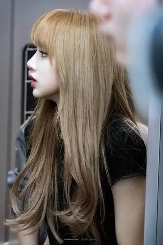 30多张blackpink lisa的侧脸图片 lisa惊艳侧颜照有多美?