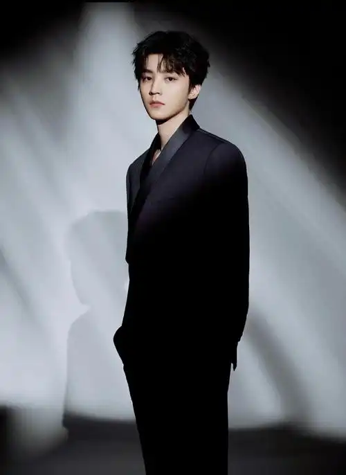 王俊凯出发巴黎