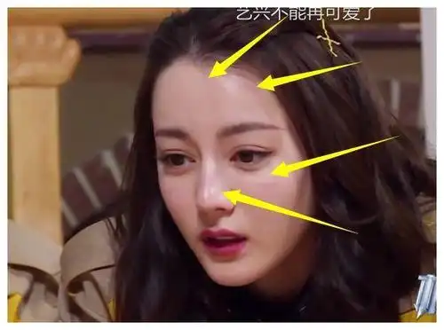 热巴在桑拿房热到脱妆花妆露出素颜后