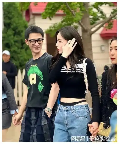 古力娜扎这个小蛮腰快别说蚂蚁腰了蚂蚁见了都要羞愧