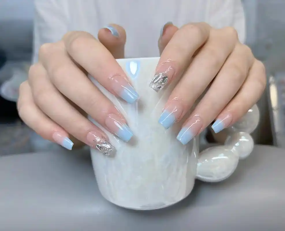 06渐变蓝色美甲| 清爽薄荷90.清透简约,给指尖带来一抹清 - 抖音