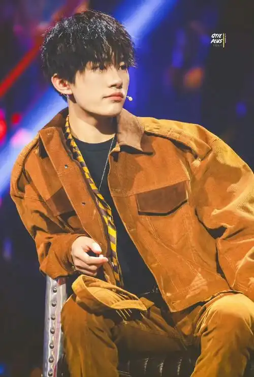 易烊千玺电影小小的我##四字 易烊千玺 yyqx 四字弟弟