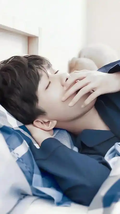 千纸鹤们在哪里呢,易烊千玺帅气的图片大全 霸气(有没有的千纸鹤